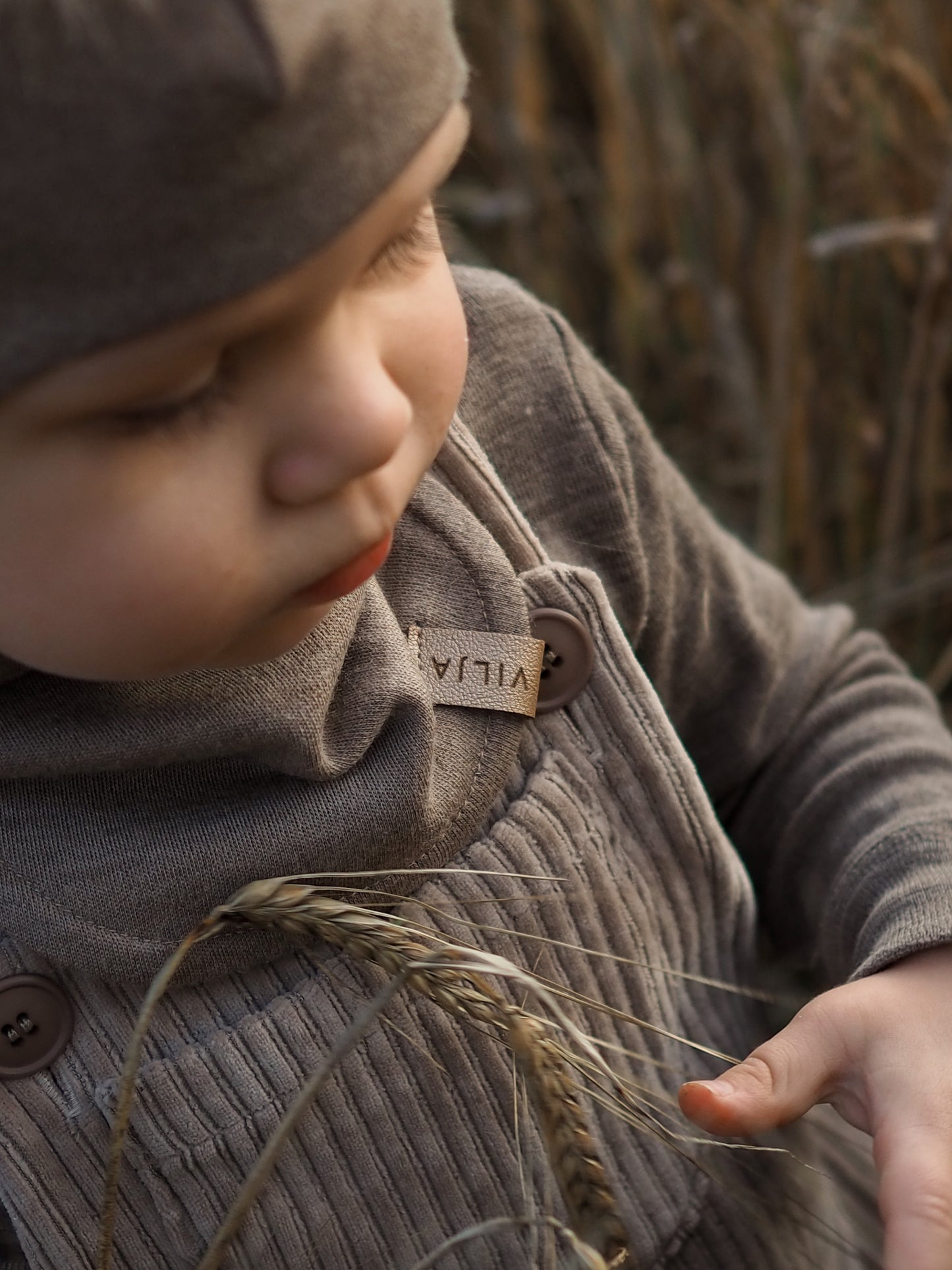 VILJA HANDMADE Kypärämyssy Tupsulla tai Ilman